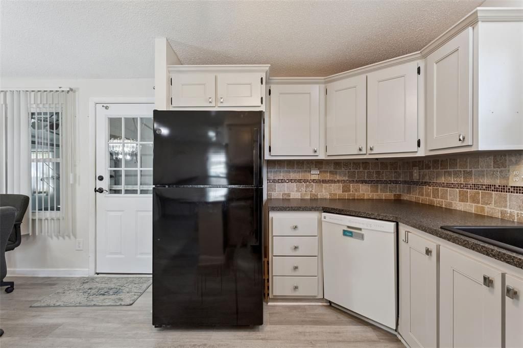 Active With Contract: $189,900 (2 beds, 2 baths, 1040 Square Feet)