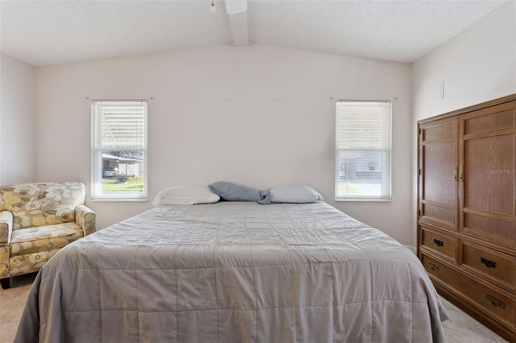 Active With Contract: $189,900 (2 beds, 2 baths, 1040 Square Feet)