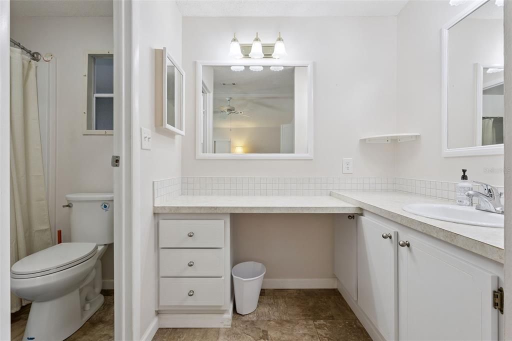 Active With Contract: $189,900 (2 beds, 2 baths, 1040 Square Feet)