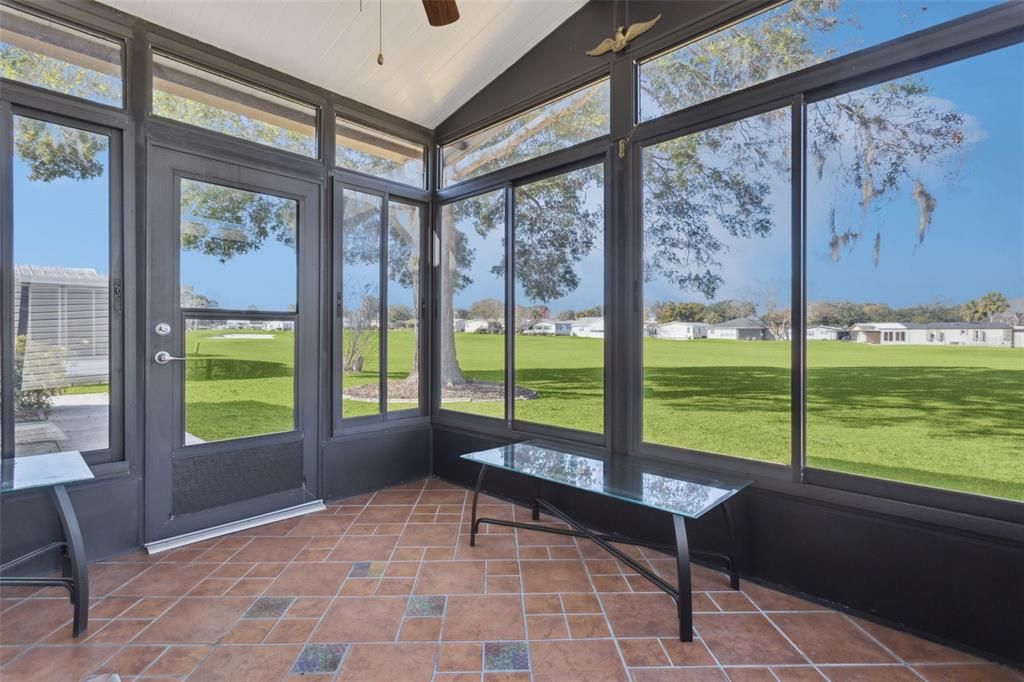 Active With Contract: $189,900 (2 beds, 2 baths, 1040 Square Feet)