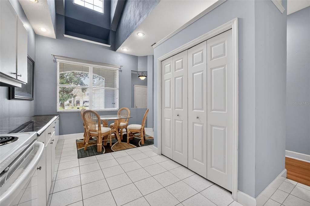 Activo con contrato: $299,900 (3 camas, 2 baños, 1627 Pies cuadrados)