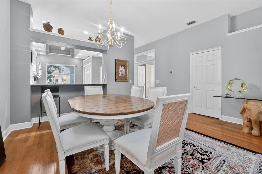 Activo con contrato: $299,900 (3 camas, 2 baños, 1627 Pies cuadrados)