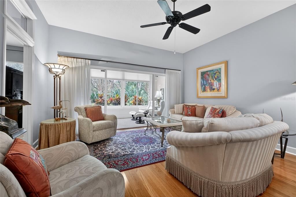 Activo con contrato: $299,900 (3 camas, 2 baños, 1627 Pies cuadrados)