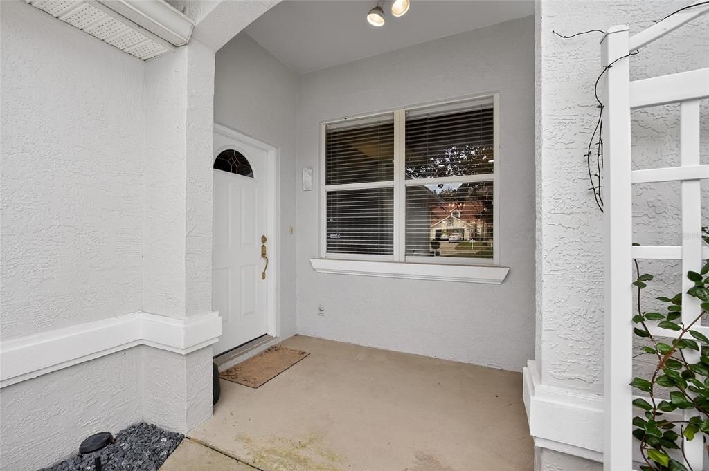 Activo con contrato: $299,900 (3 camas, 2 baños, 1627 Pies cuadrados)