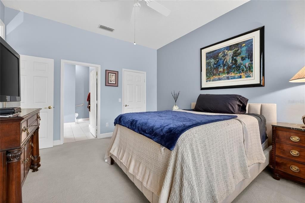 Activo con contrato: $299,900 (3 camas, 2 baños, 1627 Pies cuadrados)