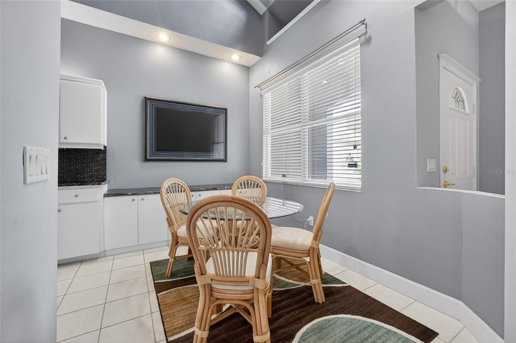 Activo con contrato: $299,900 (3 camas, 2 baños, 1627 Pies cuadrados)