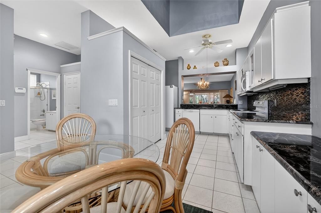 Activo con contrato: $299,900 (3 camas, 2 baños, 1627 Pies cuadrados)