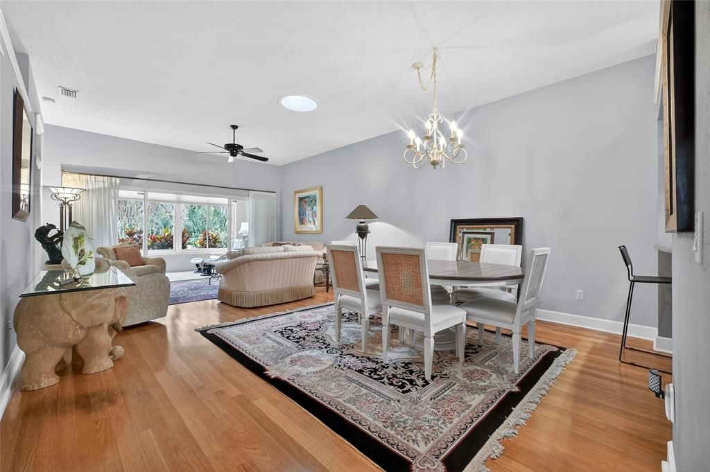 Activo con contrato: $299,900 (3 camas, 2 baños, 1627 Pies cuadrados)