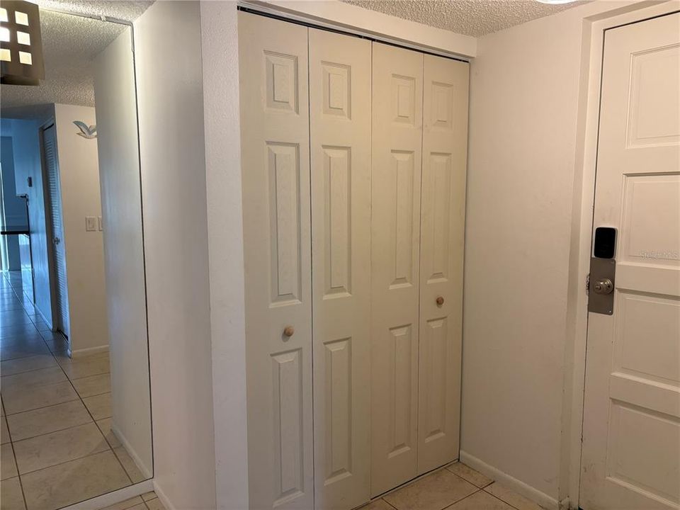 Activo con contrato: $1,850 (2 camas, 2 baños, 1100 Pies cuadrados)