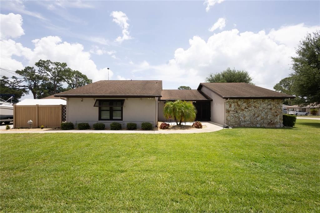 For Sale: $333,500 (3 beds, 2 baths, 2424 Square Feet)