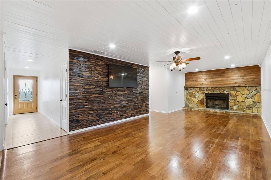 Active With Contract: $530,000 (3 beds, 2 baths, 2045 Square Feet)