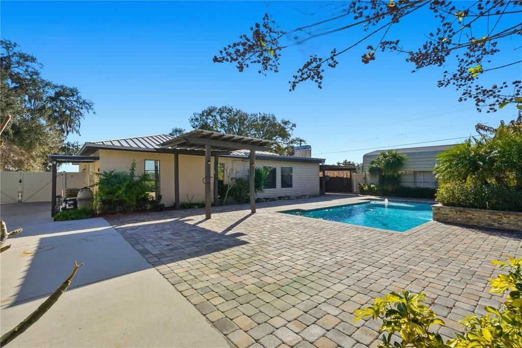 Active With Contract: $530,000 (3 beds, 2 baths, 2045 Square Feet)