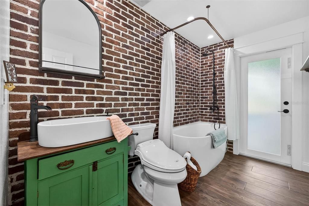 Active With Contract: $989,000 (3 beds, 2 baths, 1945 Square Feet)