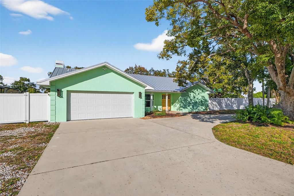 Active With Contract: $989,000 (3 beds, 2 baths, 1945 Square Feet)