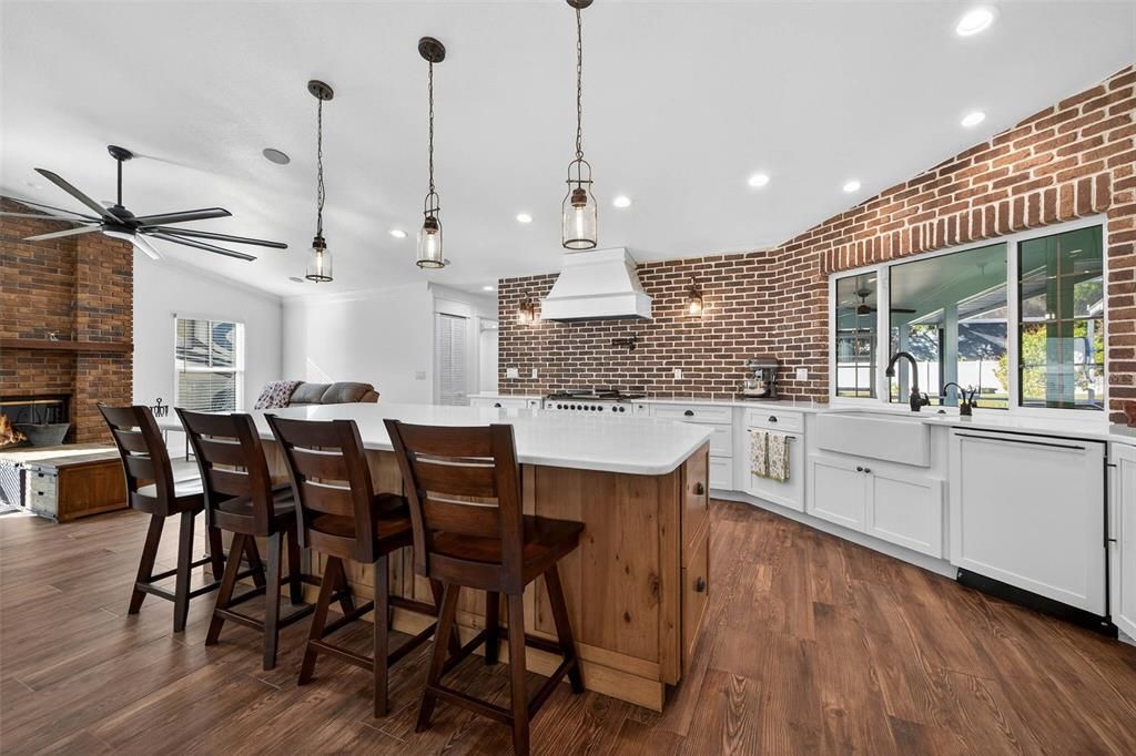 Active With Contract: $989,000 (3 beds, 2 baths, 1945 Square Feet)