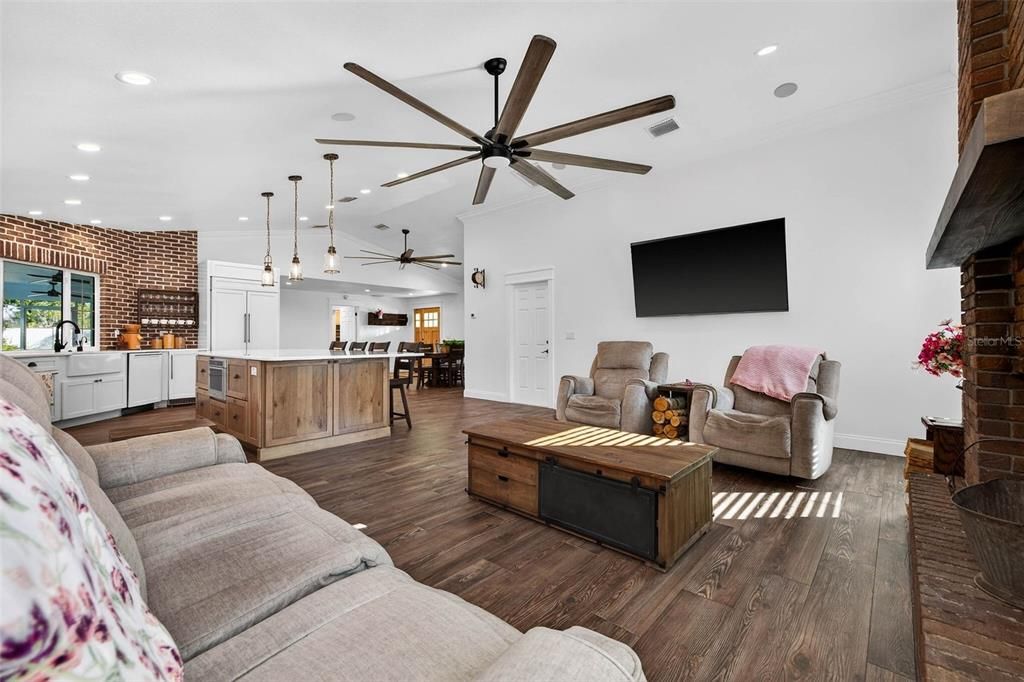 Active With Contract: $989,000 (3 beds, 2 baths, 1945 Square Feet)