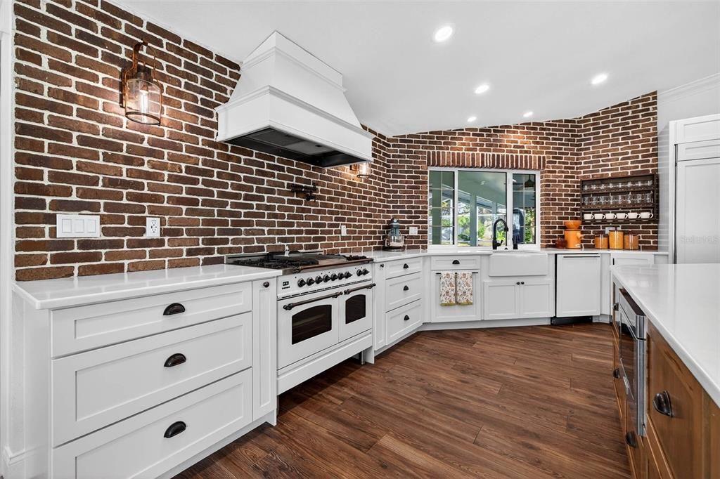 Active With Contract: $989,000 (3 beds, 2 baths, 1945 Square Feet)