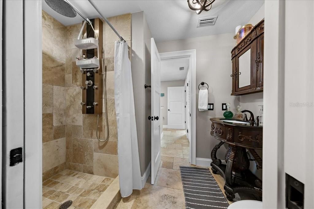 En Venta: $1,399,000 (4 camas, 3 baños, 3368 Pies cuadrados)