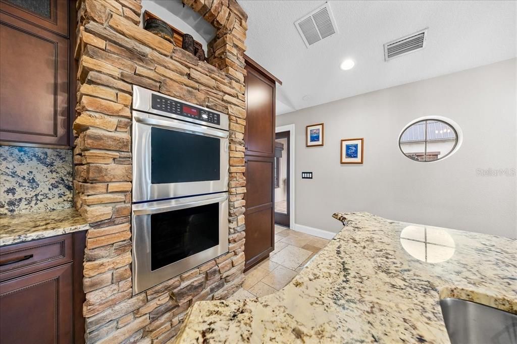En Venta: $1,399,000 (4 camas, 3 baños, 3368 Pies cuadrados)