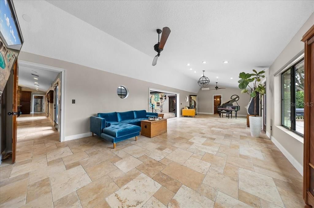 En Venta: $1,399,000 (4 camas, 3 baños, 3368 Pies cuadrados)