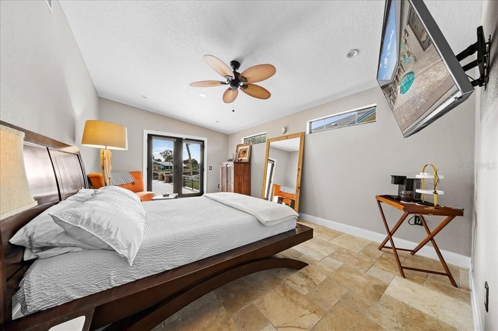 En Venta: $1,399,000 (4 camas, 3 baños, 3368 Pies cuadrados)