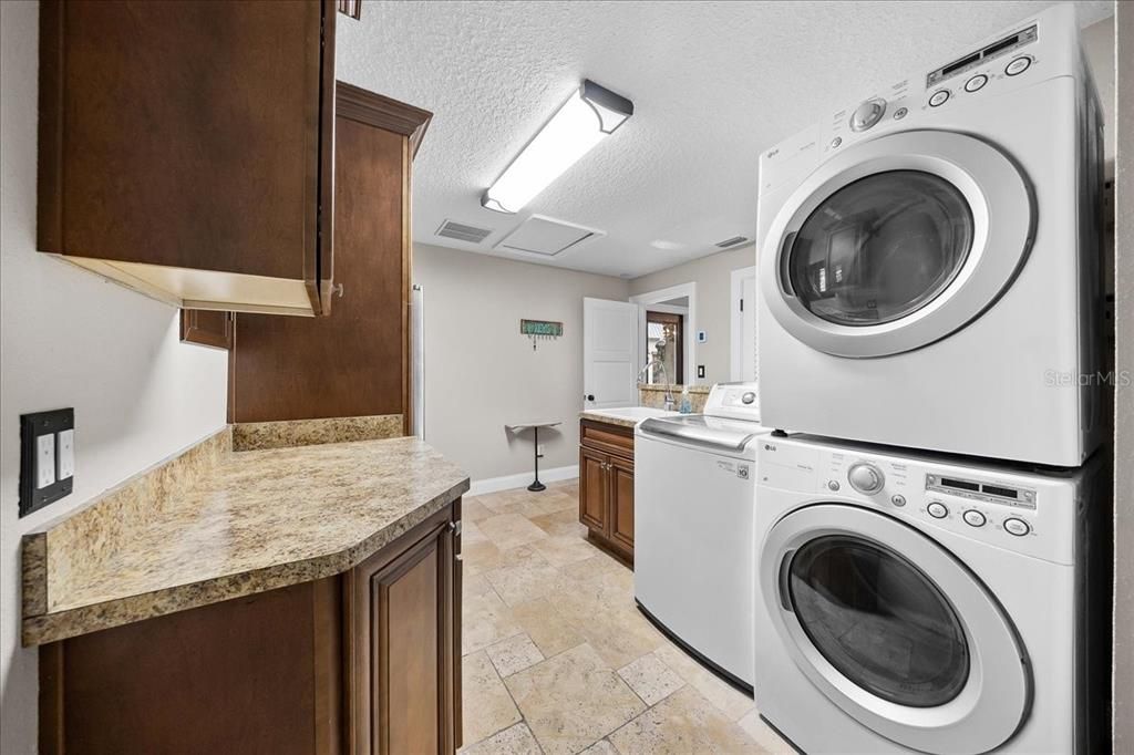 En Venta: $1,399,000 (4 camas, 3 baños, 3368 Pies cuadrados)