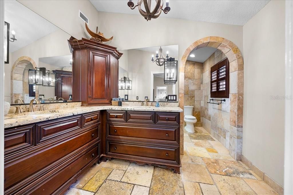 En Venta: $1,399,000 (4 camas, 3 baños, 3368 Pies cuadrados)