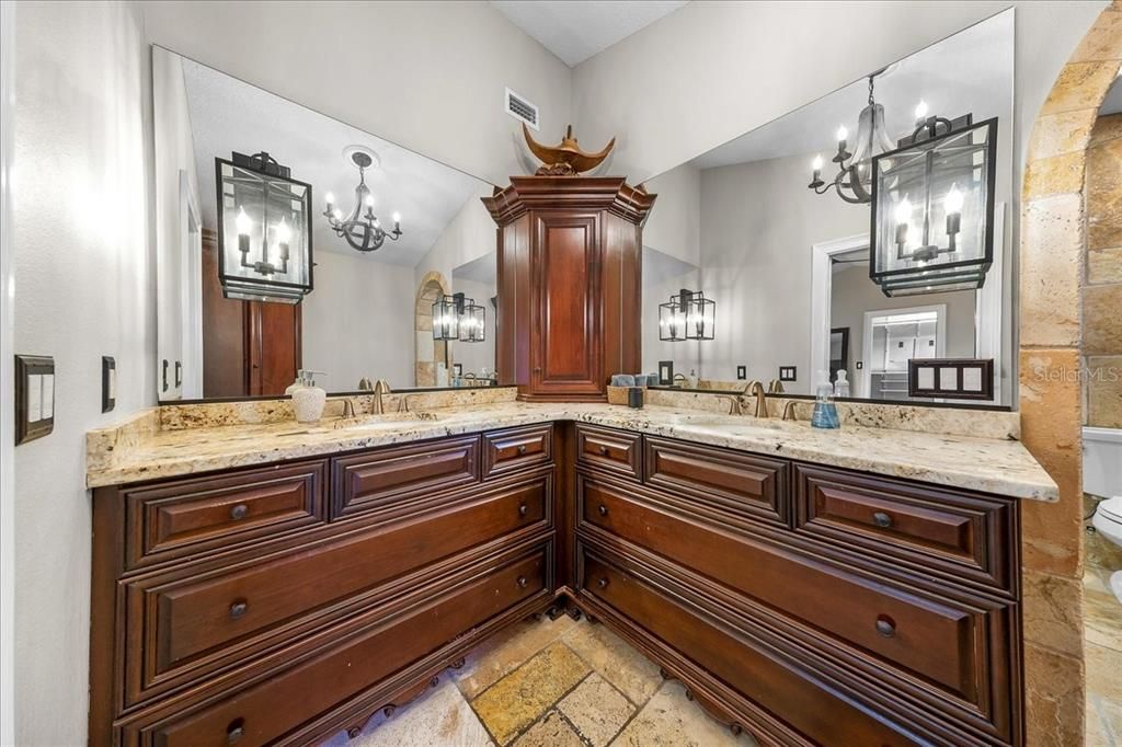 En Venta: $1,399,000 (4 camas, 3 baños, 3368 Pies cuadrados)