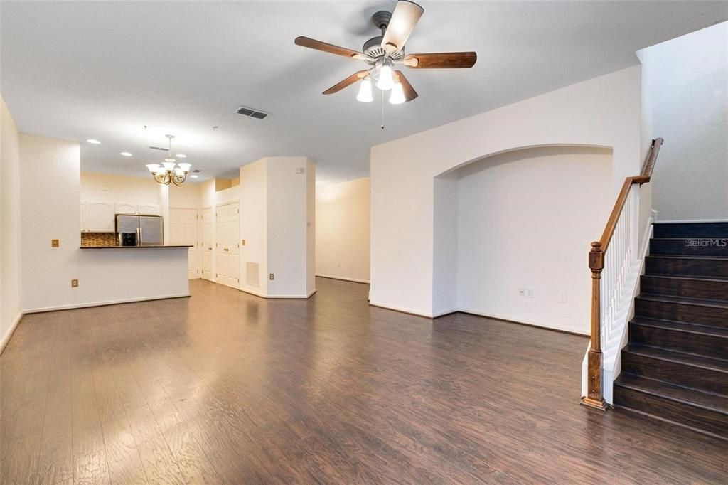 En Venta: $359,000 (3 camas, 2 baños, 1877 Pies cuadrados)