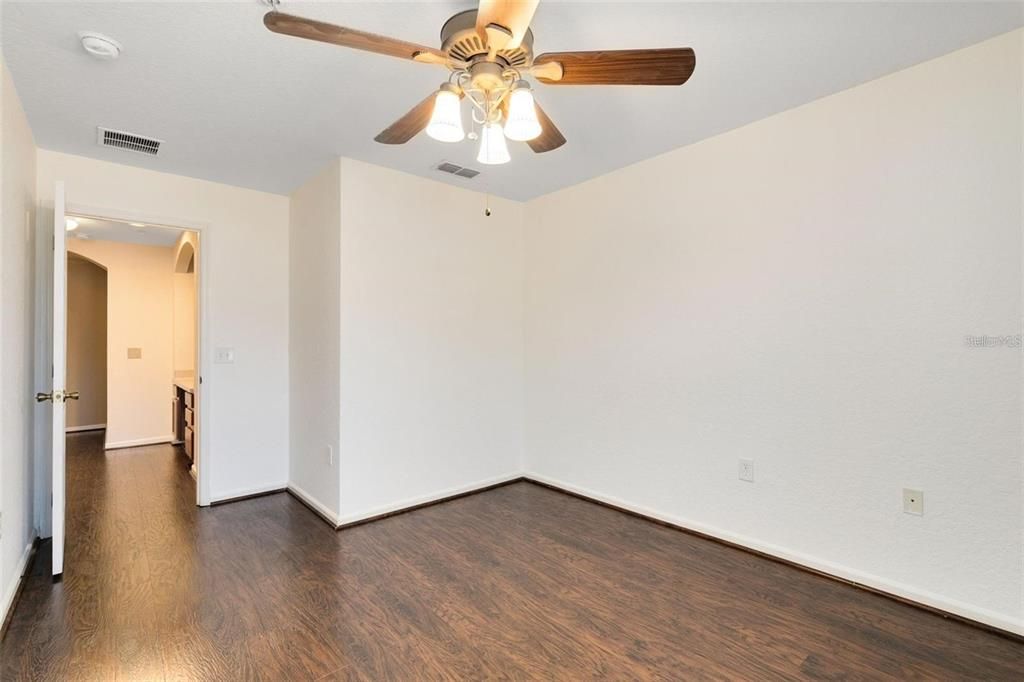 En Venta: $359,000 (3 camas, 2 baños, 1877 Pies cuadrados)