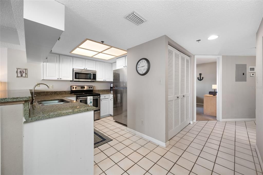 En Venta: $698,000 (2 camas, 2 baños, 1200 Pies cuadrados)