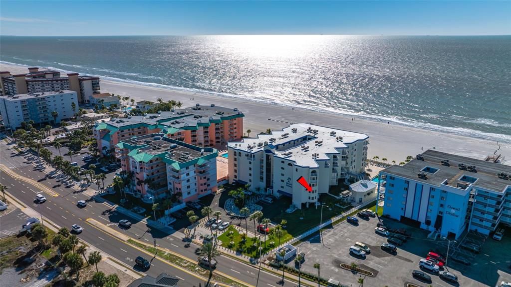 En Venta: $698,000 (2 camas, 2 baños, 1200 Pies cuadrados)