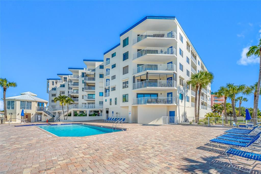 En Venta: $698,000 (2 camas, 2 baños, 1200 Pies cuadrados)