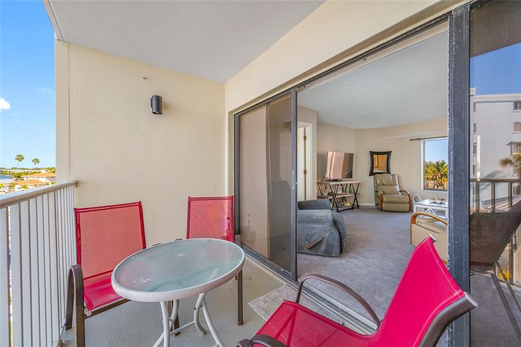 En Venta: $698,000 (2 camas, 2 baños, 1200 Pies cuadrados)