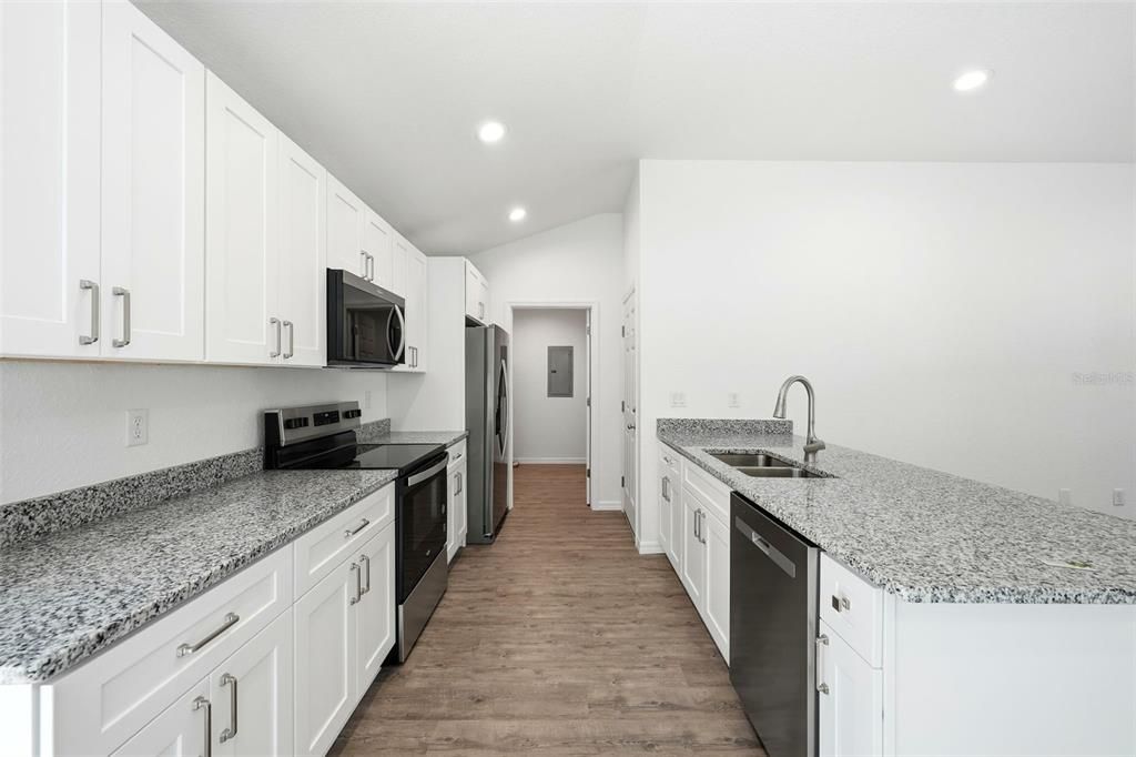 For Sale: $233,000 (3 beds, 2 baths, 1270 Square Feet)