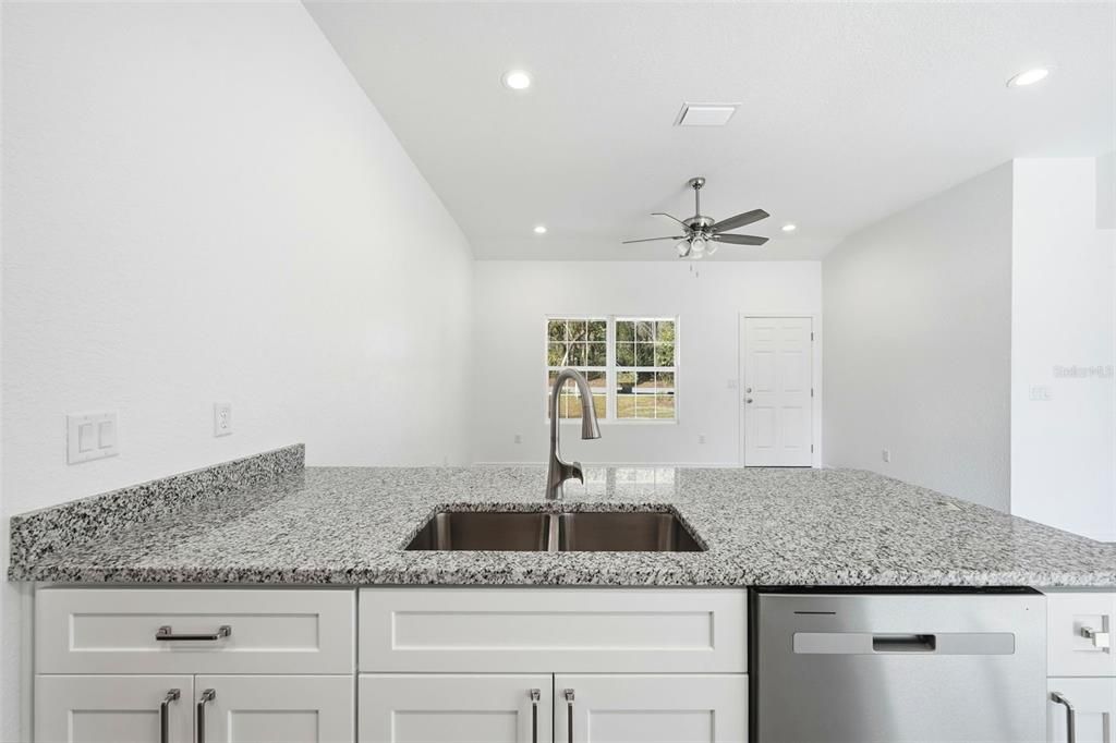 For Sale: $233,000 (3 beds, 2 baths, 1270 Square Feet)