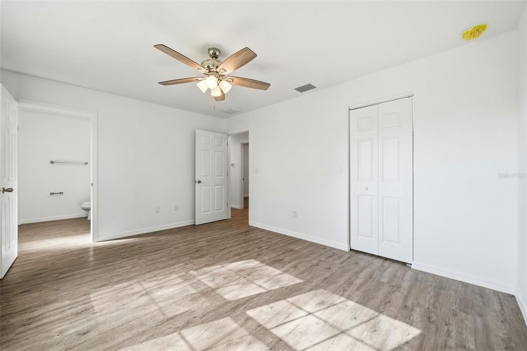 For Sale: $233,000 (3 beds, 2 baths, 1270 Square Feet)
