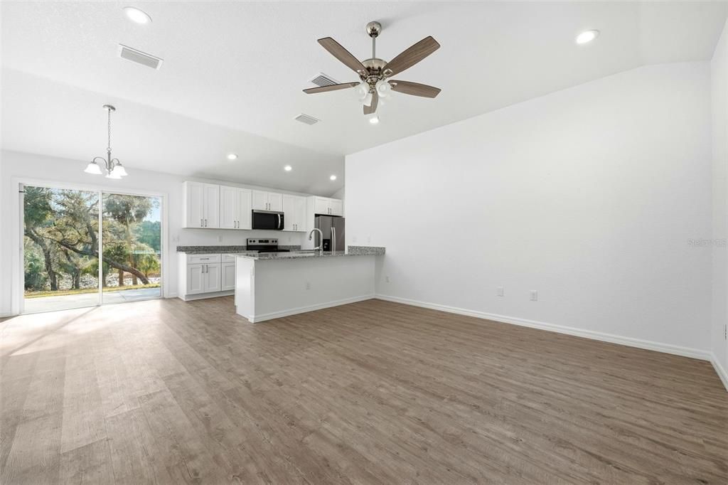 For Sale: $233,000 (3 beds, 2 baths, 1270 Square Feet)