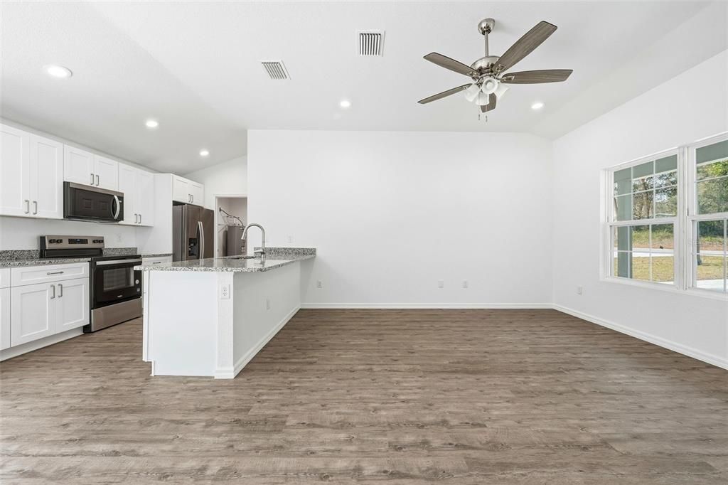 For Sale: $233,000 (3 beds, 2 baths, 1270 Square Feet)