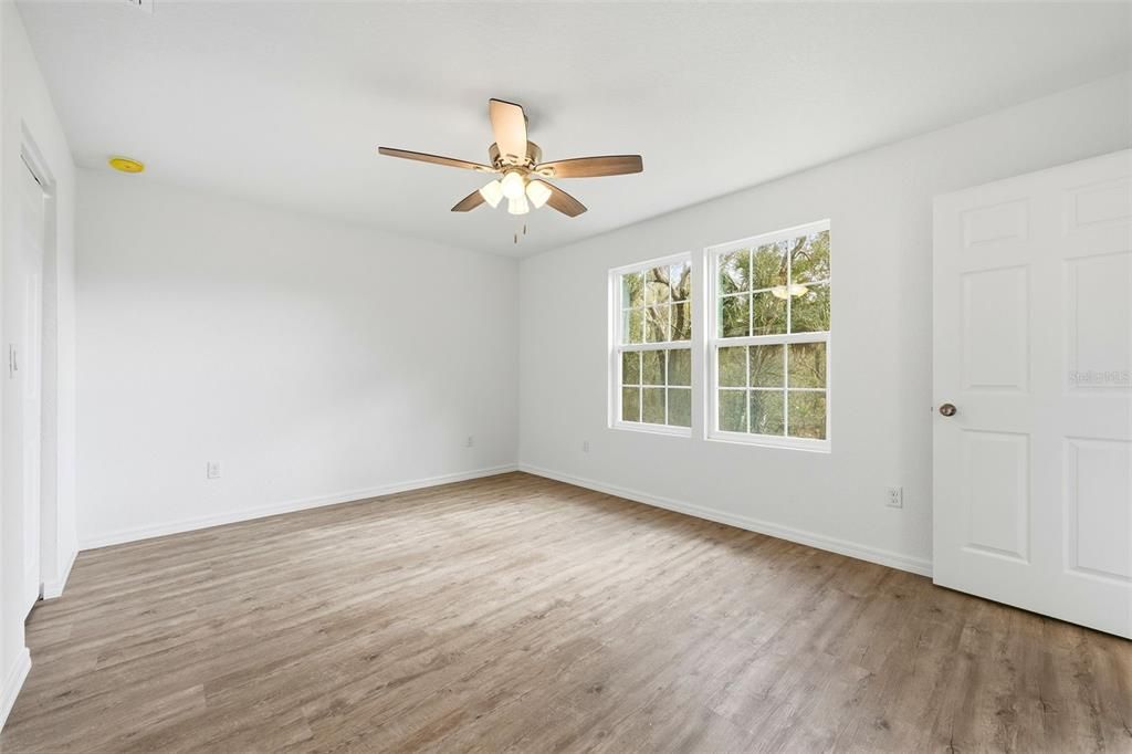 For Sale: $233,000 (3 beds, 2 baths, 1270 Square Feet)