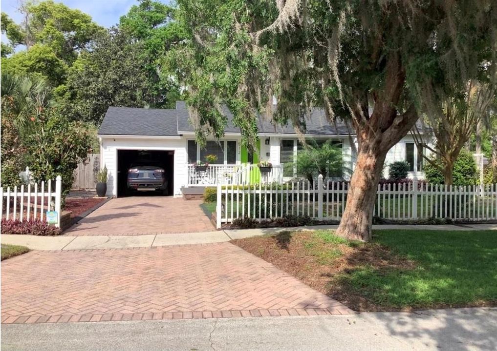 Recently Sold: $410,000 (2 beds, 2 baths, 1381 Square Feet)