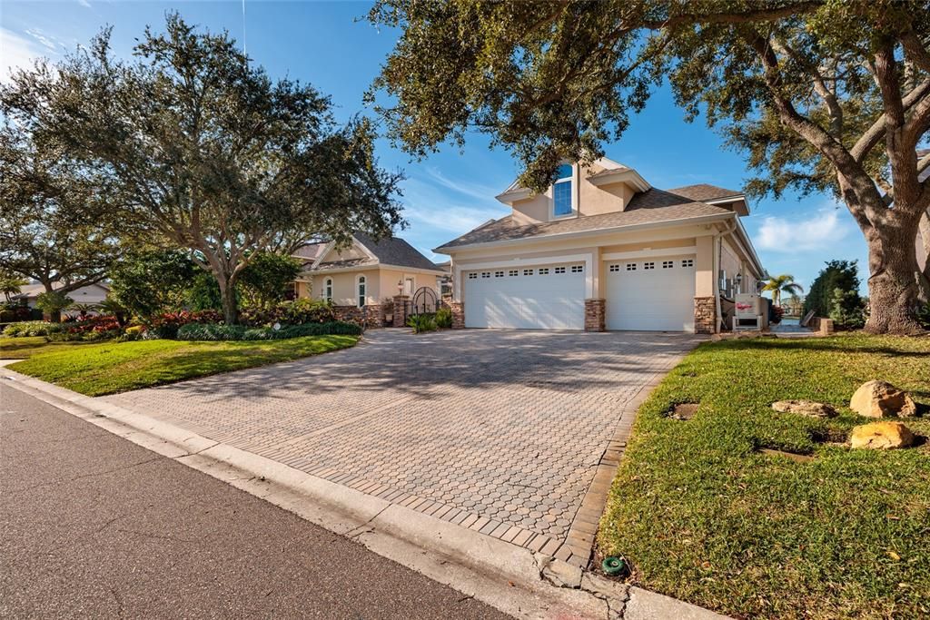For Sale: $1,749,000 (5 beds, 5 baths, 4548 Square Feet)