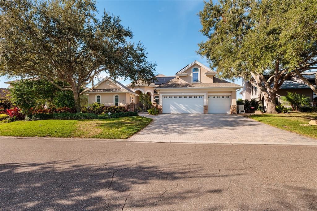 For Sale: $1,749,000 (5 beds, 5 baths, 4548 Square Feet)