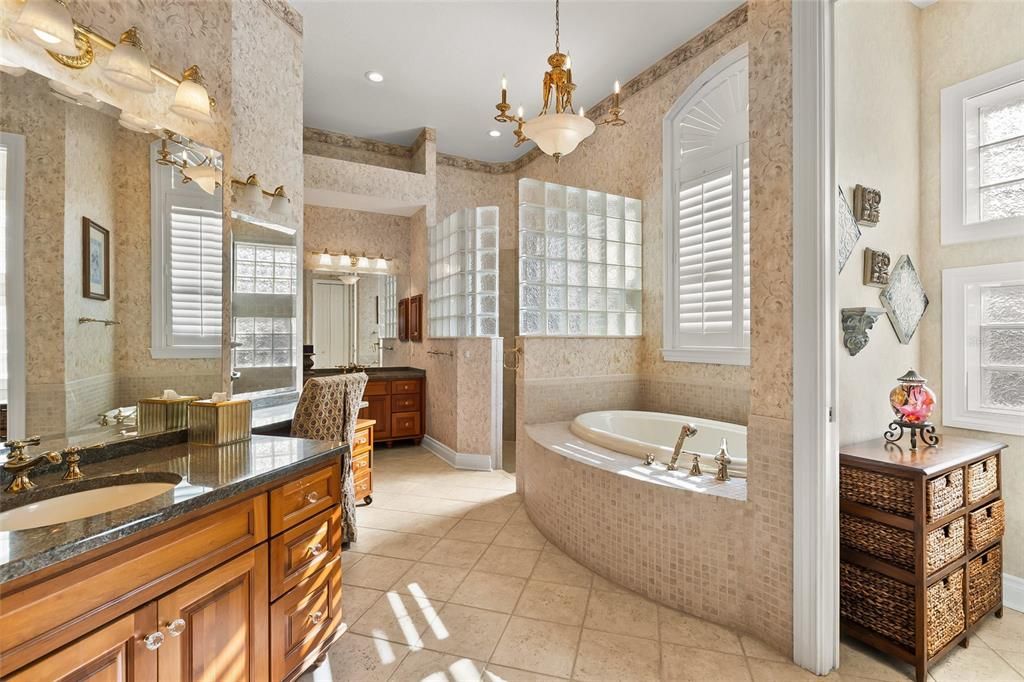 For Sale: $1,749,000 (5 beds, 5 baths, 4548 Square Feet)