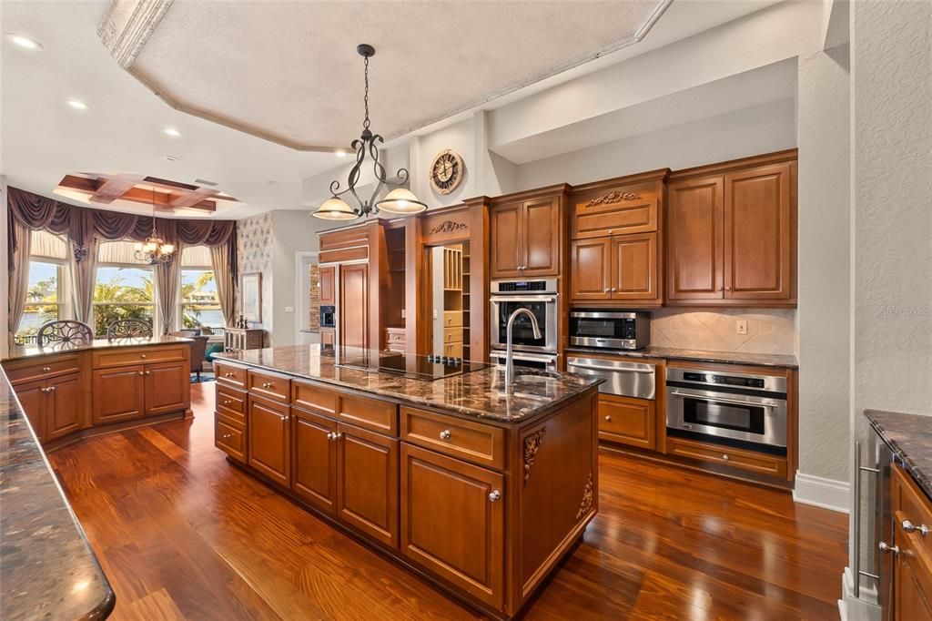 For Sale: $1,749,000 (5 beds, 5 baths, 4548 Square Feet)