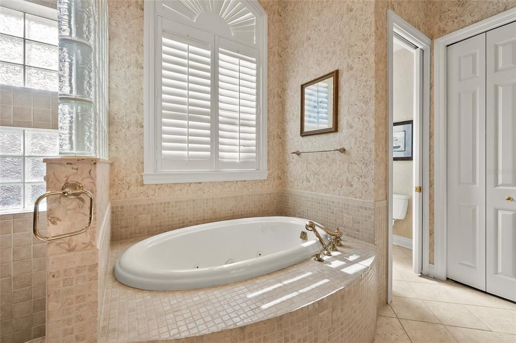 For Sale: $1,749,000 (5 beds, 5 baths, 4548 Square Feet)