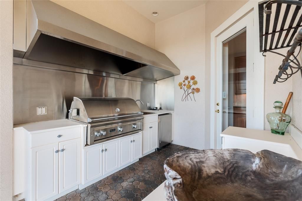 For Sale: $1,749,000 (5 beds, 5 baths, 4548 Square Feet)