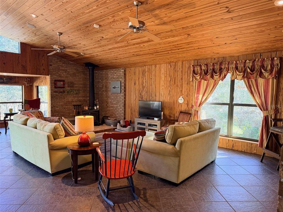 En Venta: $489,900 (2 camas, 2 baños, 2149 Pies cuadrados)
