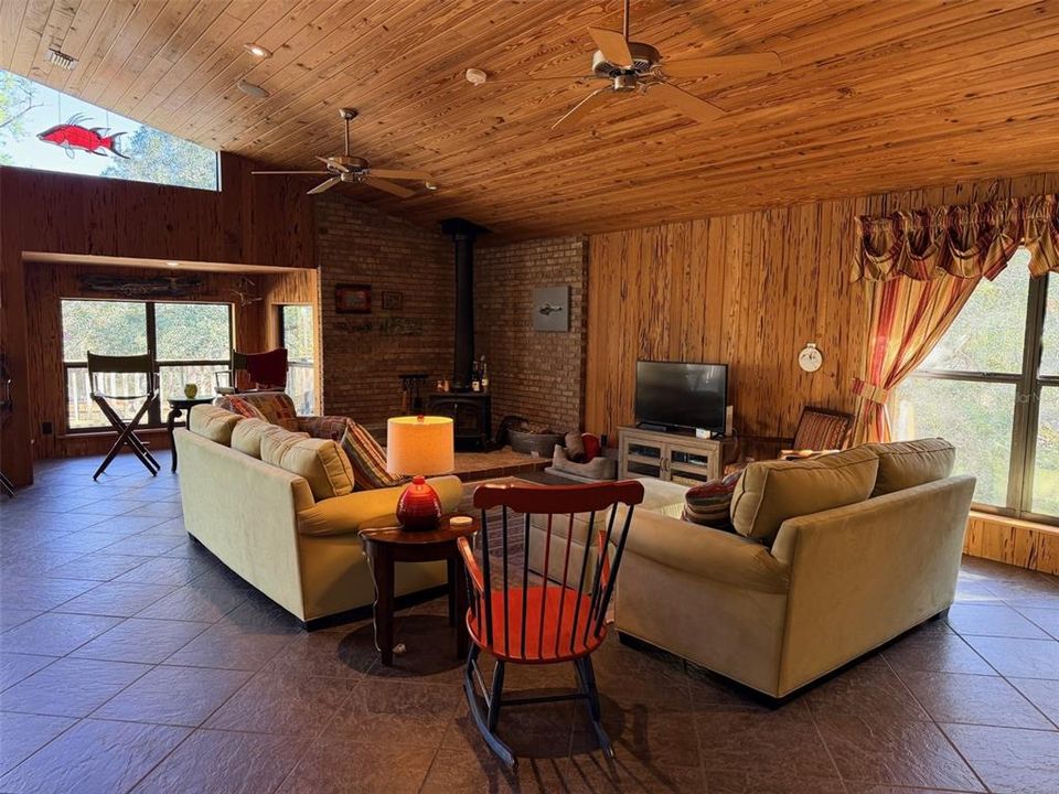 En Venta: $489,900 (2 camas, 2 baños, 2149 Pies cuadrados)