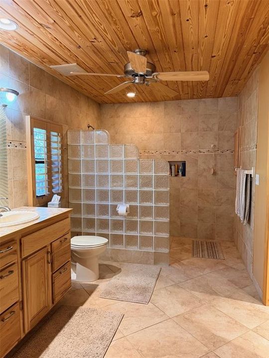 En Venta: $489,900 (2 camas, 2 baños, 2149 Pies cuadrados)